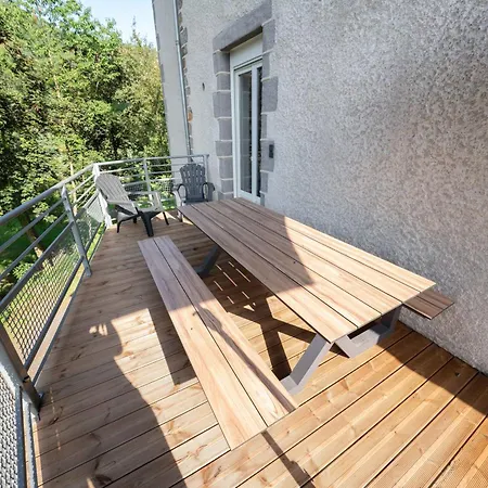La Du Pont *